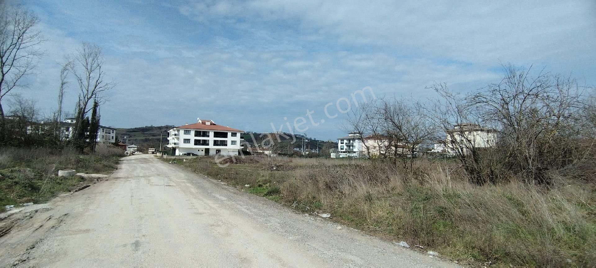 Yalova Merkez Bağlarbaşı Satılık Villa İmarlı Safran Yolunda 2 Yola Cephe İmarlı Arsa