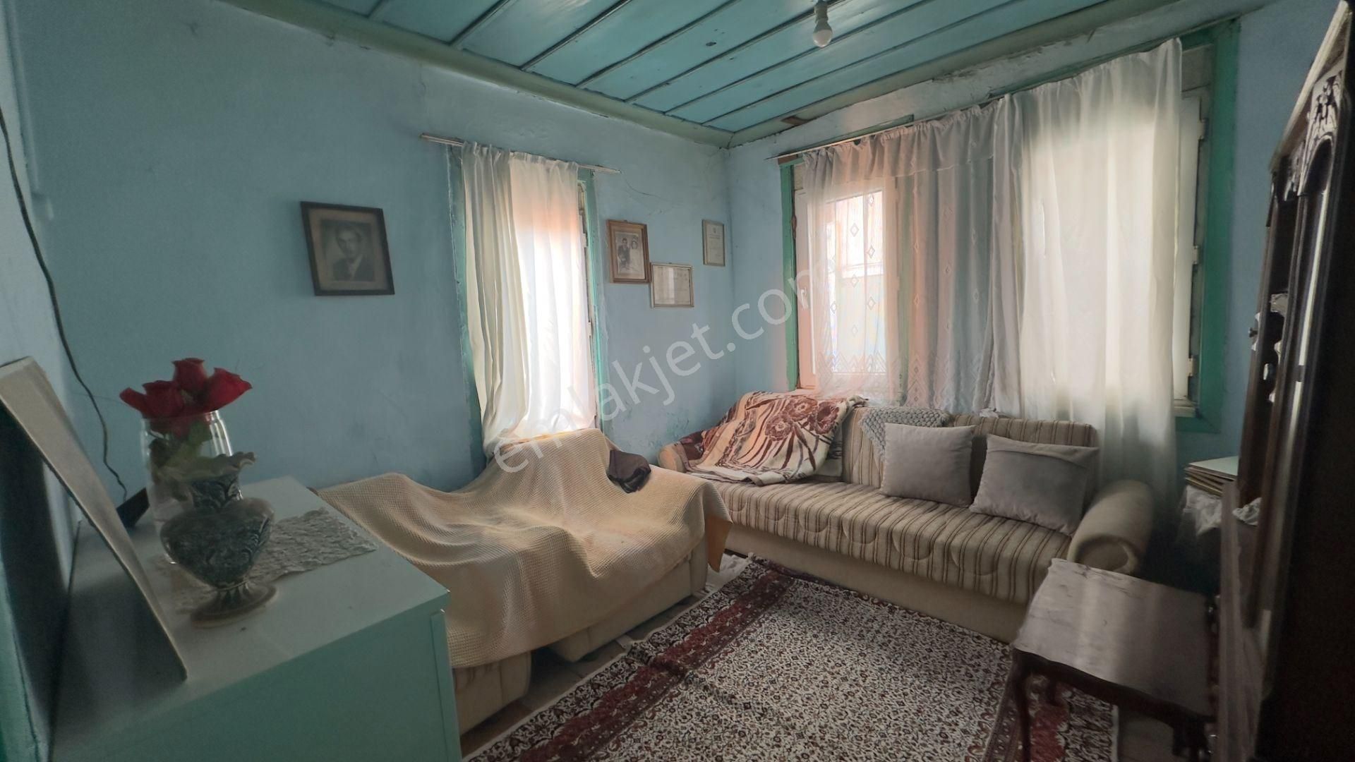 Ayvalık Gazi Kemal Paşa Satılık Villa Ayvalık Merkezde Bahçeli Rum Evi...