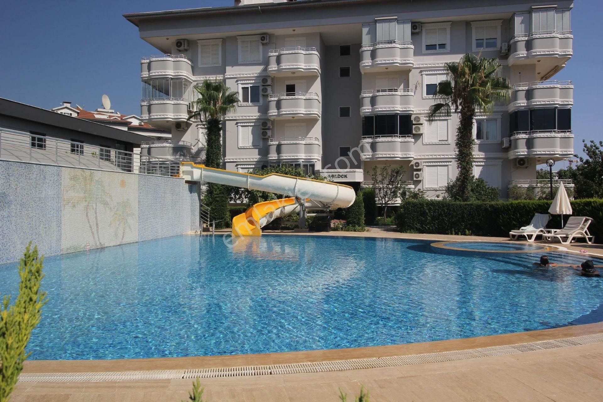 Oba'da Site İçerisinde 2+1 Havuzlu Eşyasız 110 M2 Satılık Daıre