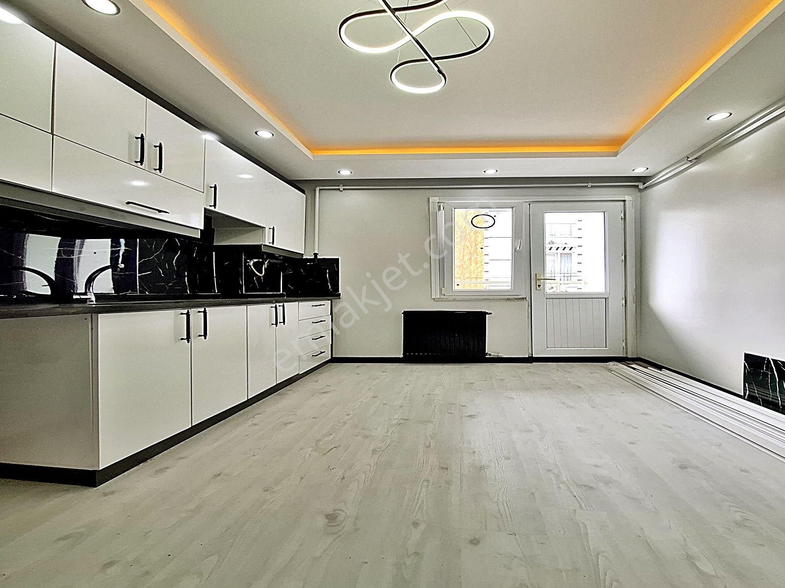 Esenyurt Selahaddin Eyyubi Satılık Daire Yeni Metro Projesinin Dibinde 3+1 130m2 Lüx Dekorlu Satılık Daire !