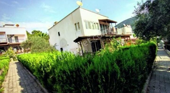 Menderes Ahmetbeyli Satılık Villa İzmir Menderes Yoncaköy Sitesinde Denize Yakın Villa