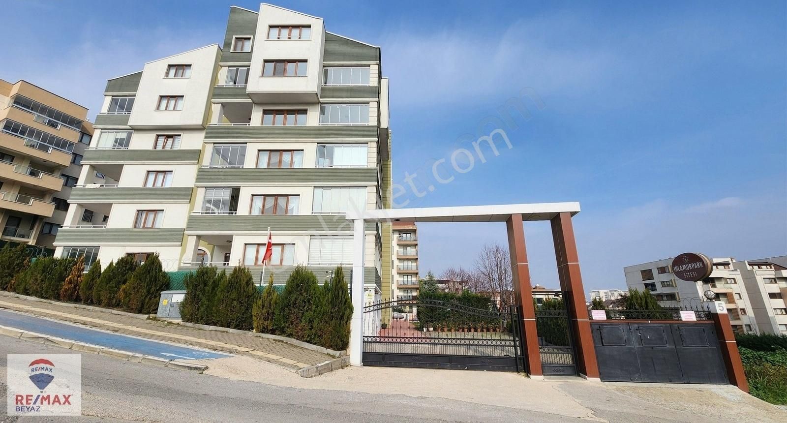 Nilüfer Balat Satılık Daire Remax Beyaz Balat Mah Ihlamur Park Sitesi 2+1 Arakat Geniş Daire