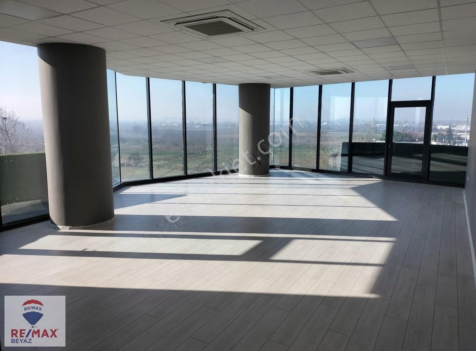 Osmangazi Panayır Kiralık Ofis Remax Beyaz Evke Flex Oficce 120 M2 Hazır Ofis