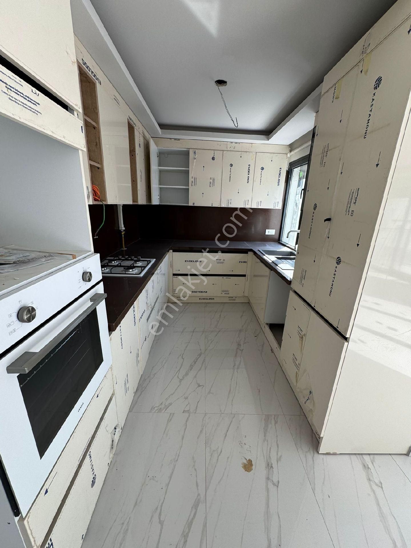 Kusadası Merkezde Ege Mahallesinde Arakat Deniz Manzaralı 3+1 130m2 Daire - Görsel 3