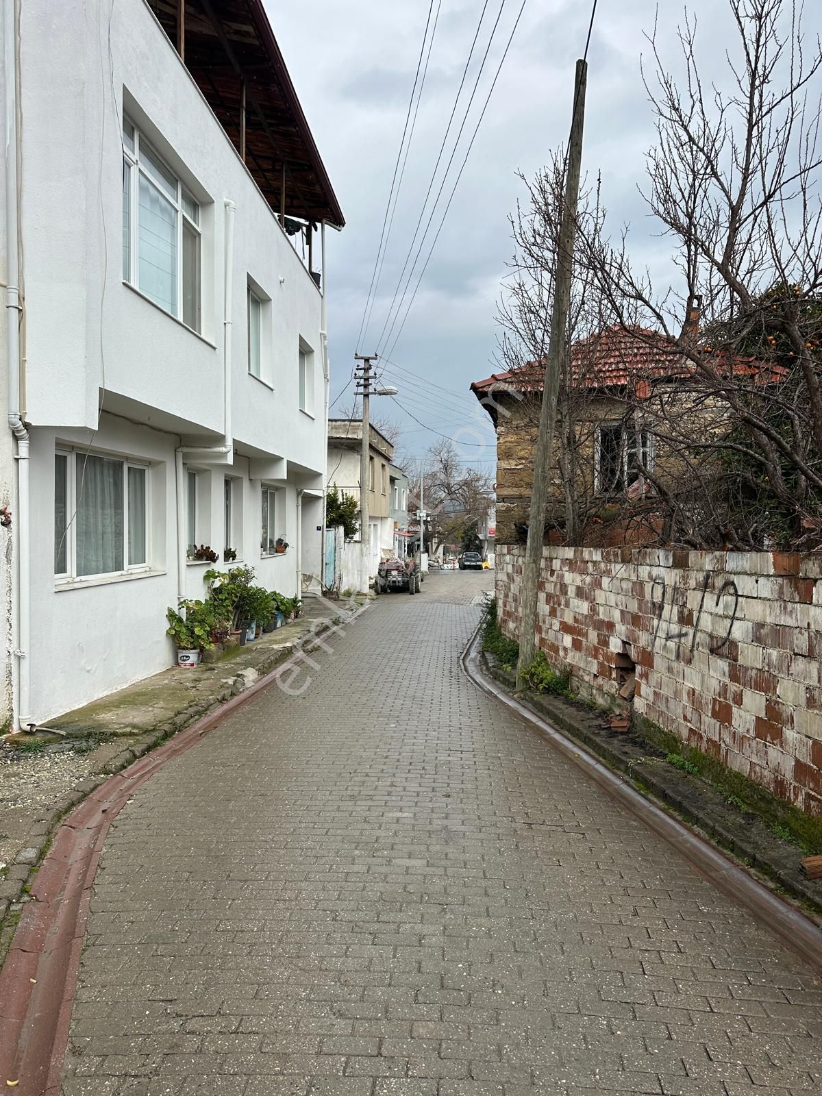 Kuşadası Kirazlı Satılık Müstakil Ev Kirazlı Merkezde Dükkan+ev