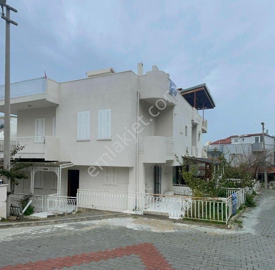 Kuşadası Hacıfeyzullah Satılık Villa Kaçırılmayacak Fırsat!!!denize Yakın 3+1 Manzaralı Villa...