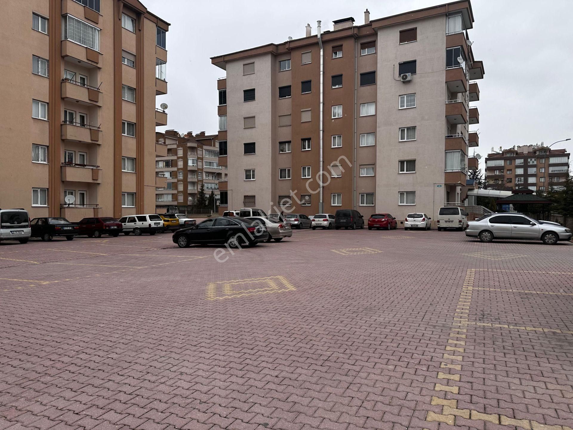 Karatay Ulubatlıhasan Satılık Daire Ömür Emlaktan Galericiler Mevkii 3+1 Bakımlı Satılık Daire