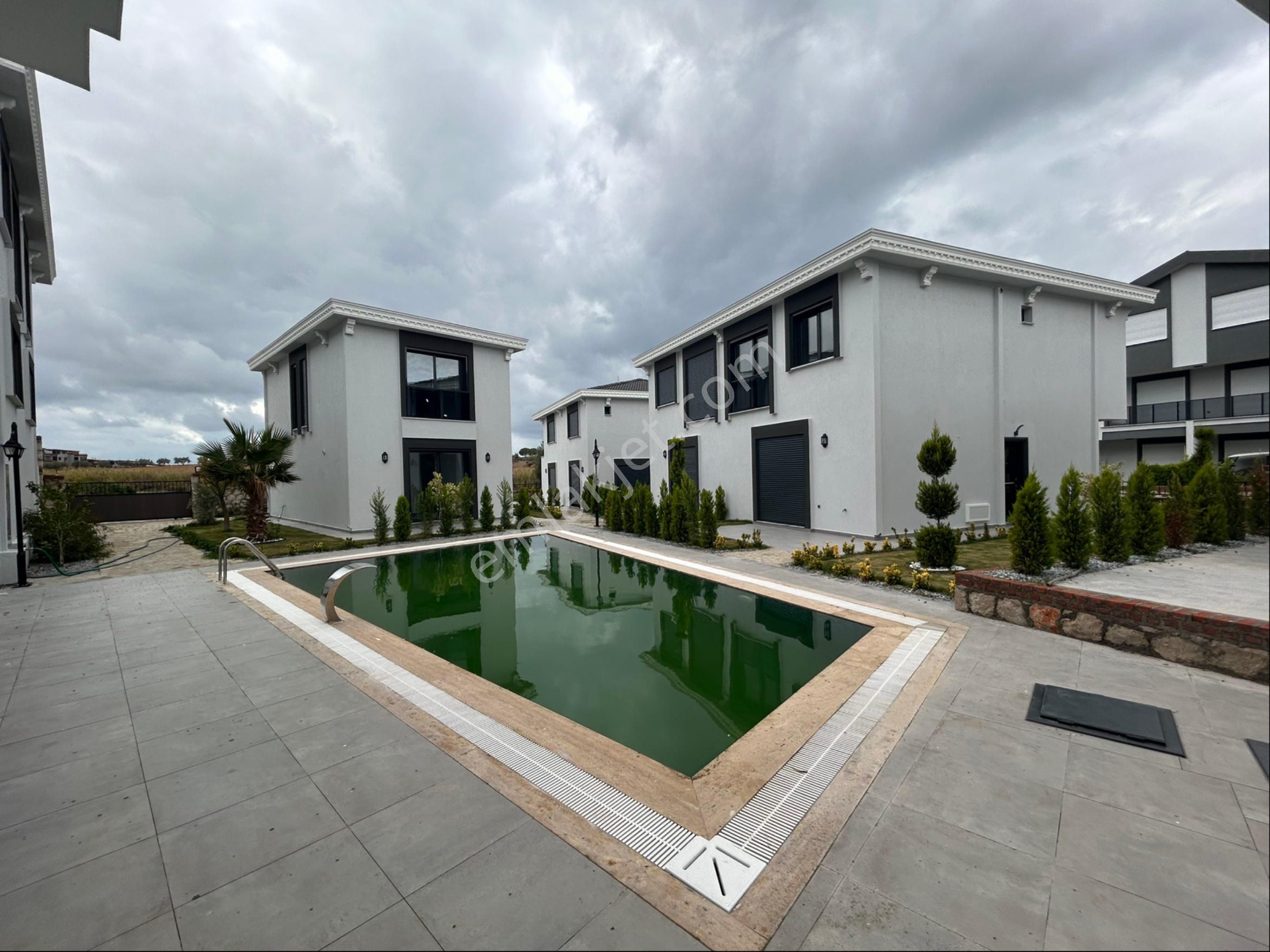 Didim'de Havuzlu Sitede 3+1 Villa - Görsel 21