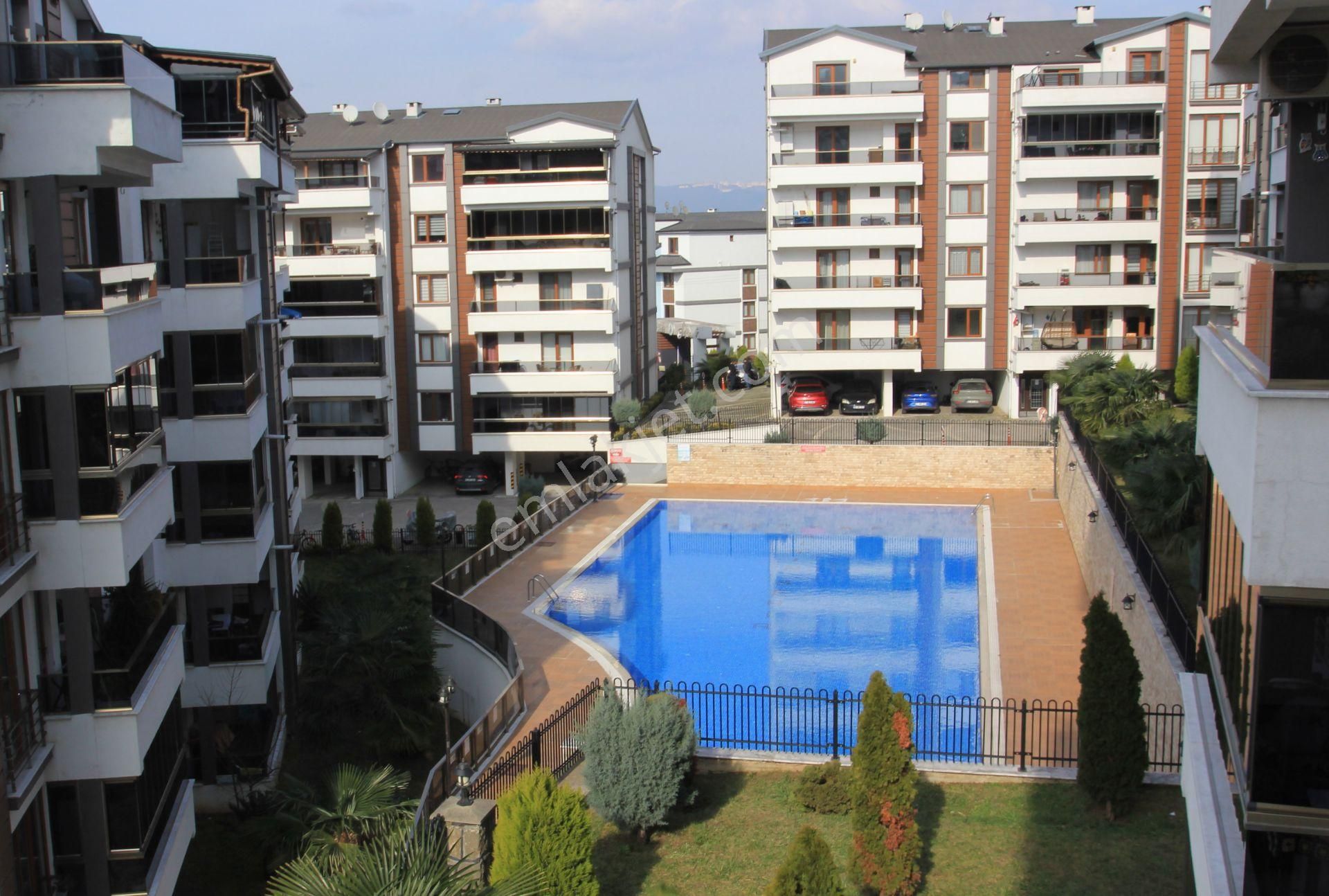 Gölcük Donanma Satılık Daire Gölcük Donanma Mah. Altınşehir Sitesi Satılık 4+1 Ara Kat Daire