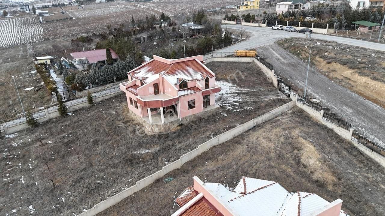 Gölbaşı Ballıkpınar Satılık Villa Gölbaşı Ballıkpınar 1500 M2 Arsa İçinde 5+1 Satılık Villa