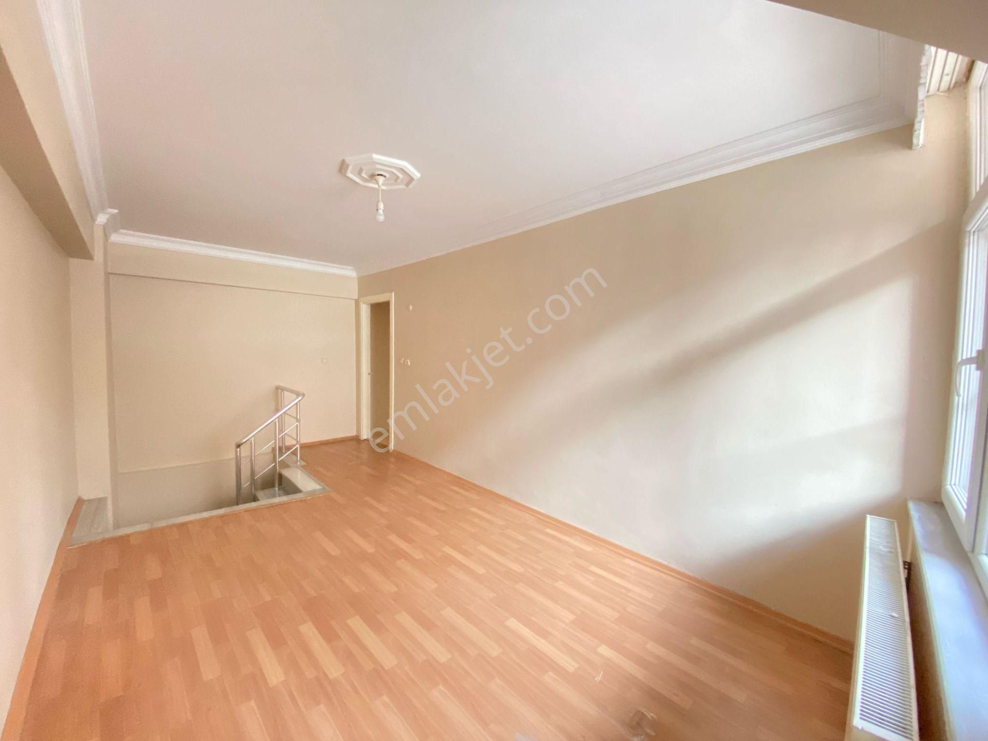 Yıldıztabyada Caddesinin Dibinde Acil Satılık Ters Dubleks - Görsel 3