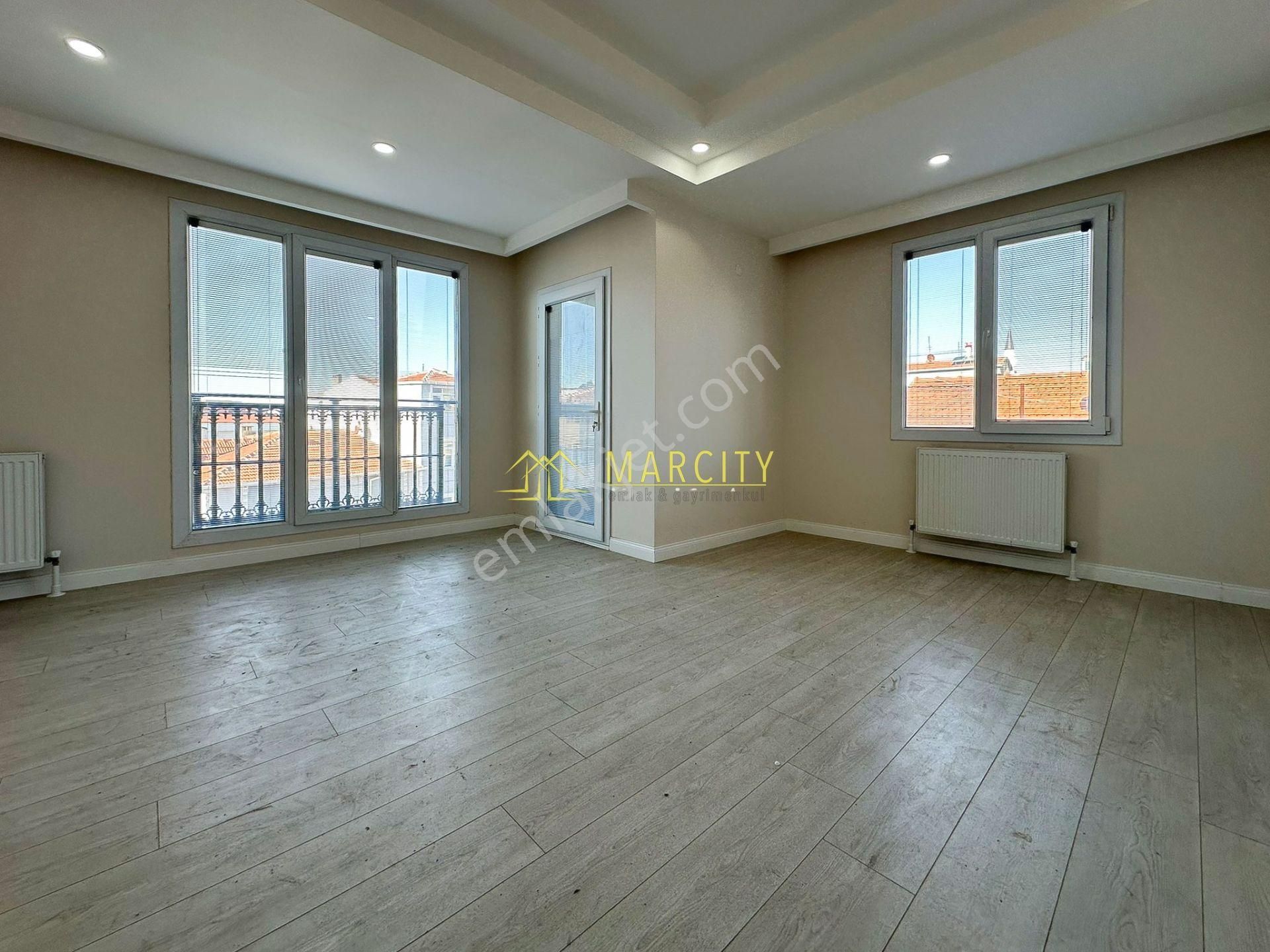 Küçükçekmece Cumhuriyet Satılık Daire Marcity Küçükçekmece'de, 5+2 200m2, 4 Banyo, Çift Girişli, Lux