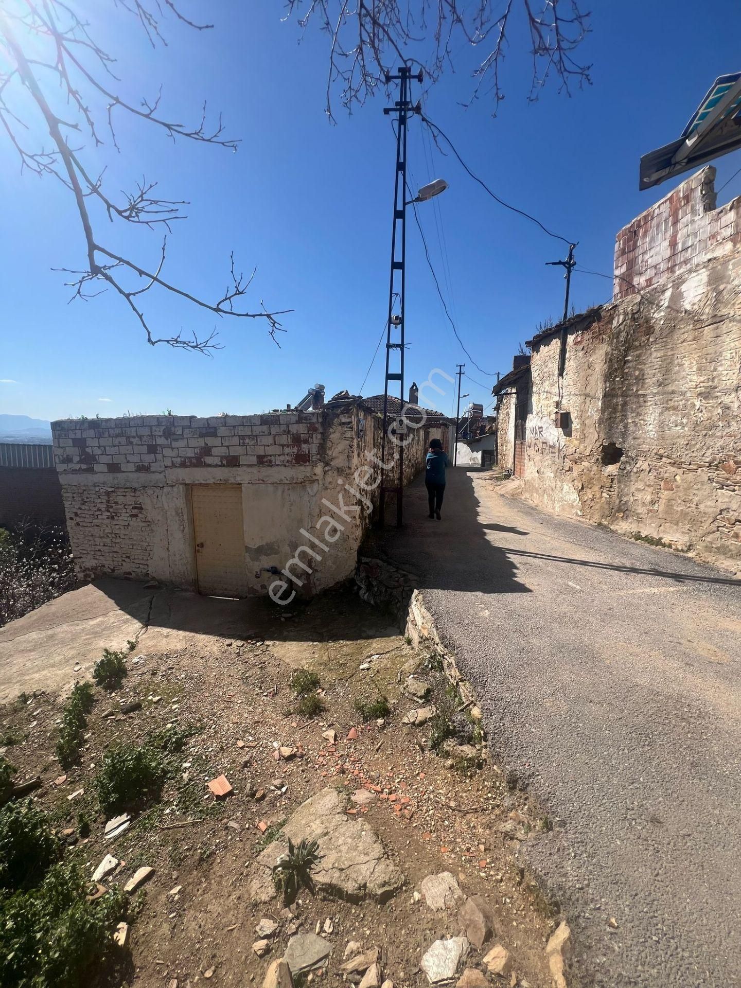 Bayındır Orta Satılık Köy Evi Bayındır Ortada Toki Konutuna 50 Mt Satılık Bahçeli 2 Köy Evi