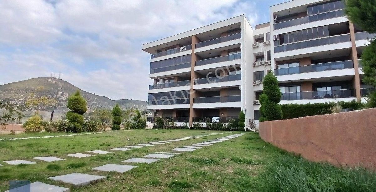 Kuşadası İkiçeşmelik Satılık Daire Kuşadası Merkezde Deniz Manzaralı Eşyalı Satılık 3+1 Daire