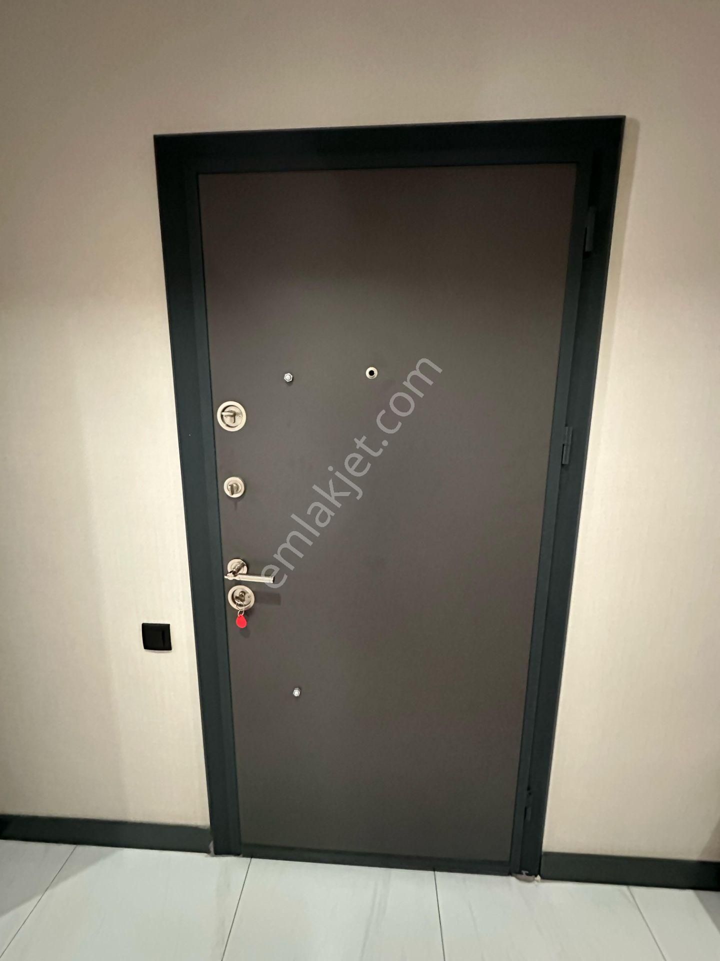 Mersin Erdemli'de Çarşıya Yakın, New Trea Sitesinde Satılık 3+1 Havuzlu Lüks Daire