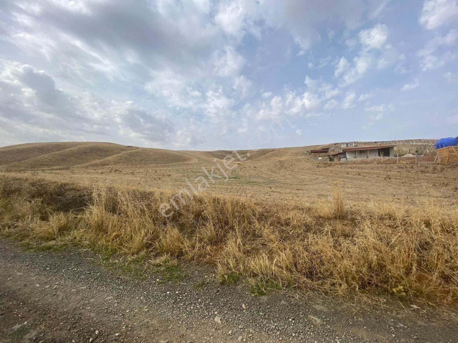 Pursaklar Karşıyaka 2.700 M2 Satılık Tarla