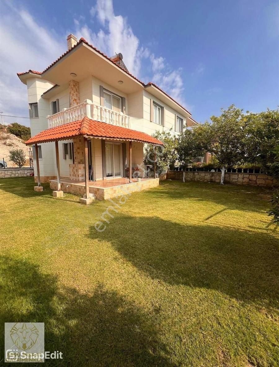 Çeşme Yalı Satılık Villa Ersü'den Çeşme Yalı Bölgesinde 4+1 Dubleks Geniş Bahçeli Villa