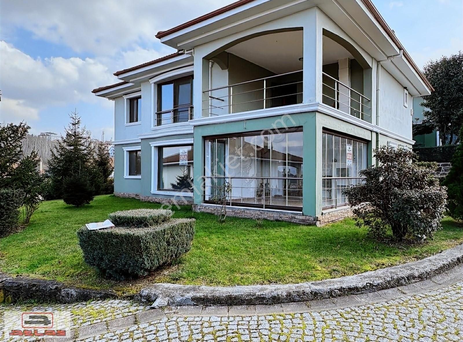 Başiskele Kılıçarslan Satılık Villa Atlas'tan Bahçecik-florya Evleri Doğa Manzaralı Satılık Villa...