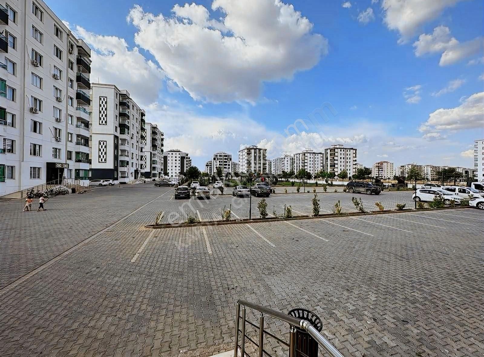 Diyarbakır Bağlar Site İçerisinde Satılık Daire Kartal Gayrimenkul'den Nevruz Park Civarı Satılık 3+1 Daire