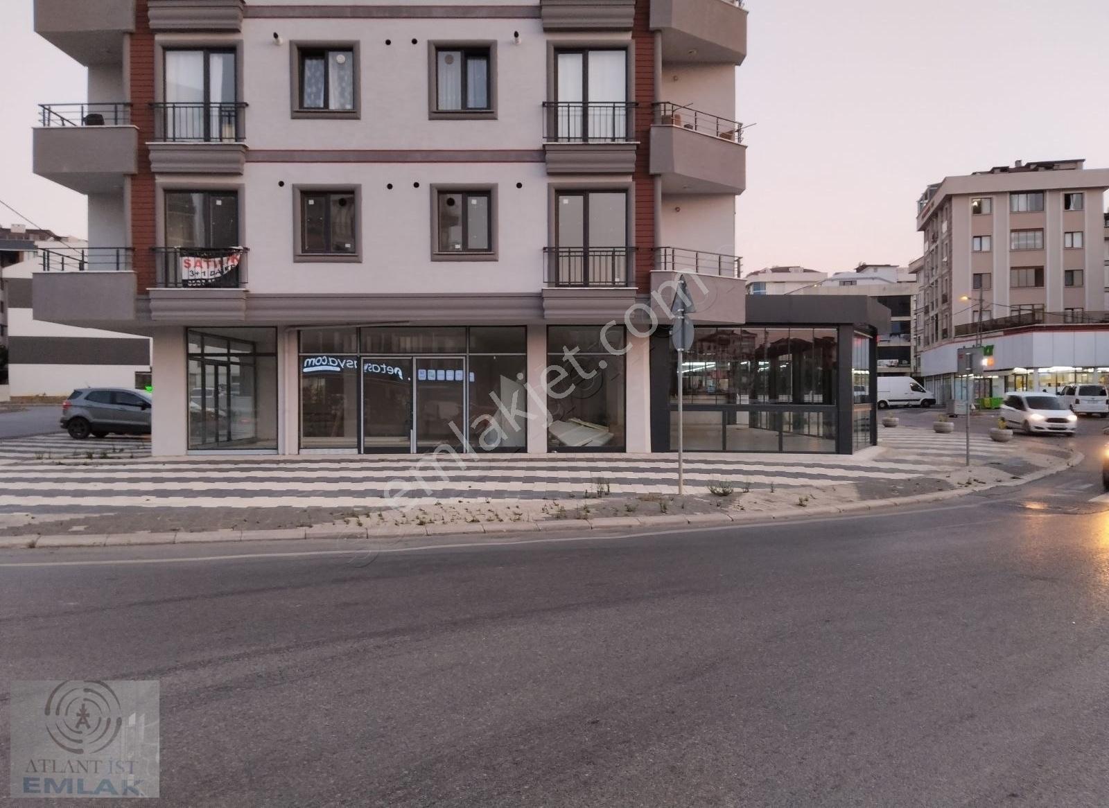 2 Dükkan Toplam 700m2 Cadde Üstü Köşebaşı Meydanda İskanlı - Görsel 2