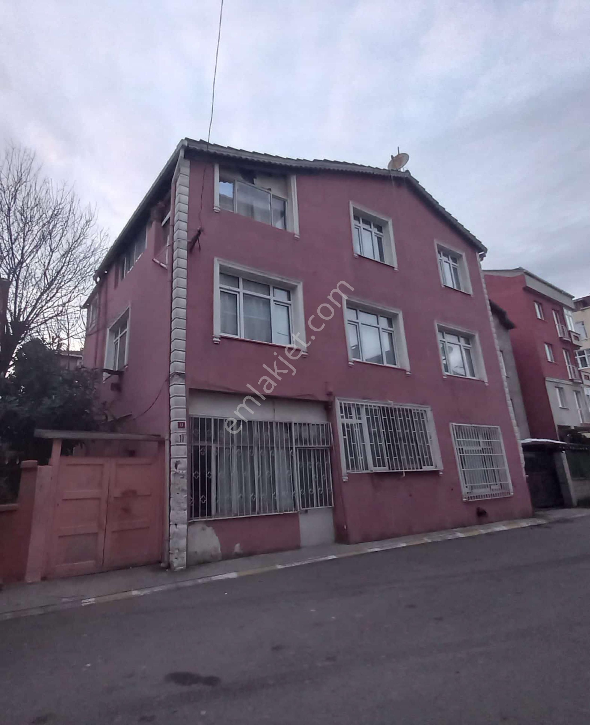 Pendik Fatih Satılık Daire Pendik Esenyalı Fatihte 234 M2 Arsada 3 Daire 1 Dükkan