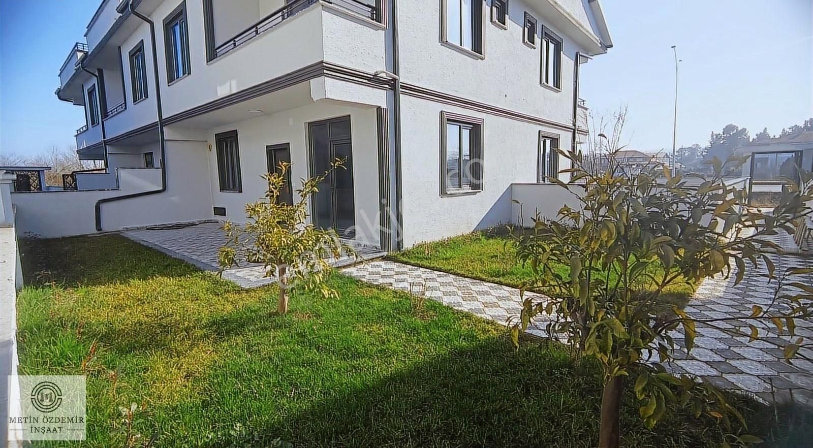 Kocaali Alandere Satılık Villa Kocaali'de Yerden Isıtma 90 M Bahçeli Mutfak Tamamen Ayrı 3+1