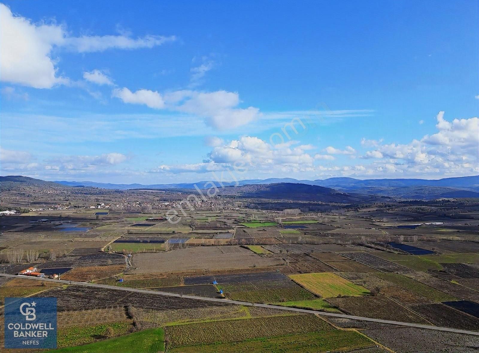 Yenice Hamdibey Köyü Satılık Tarla Çanakkale Yenice Hamdibey'de Anayol'a Cephe 4938m² Satılık Tarla