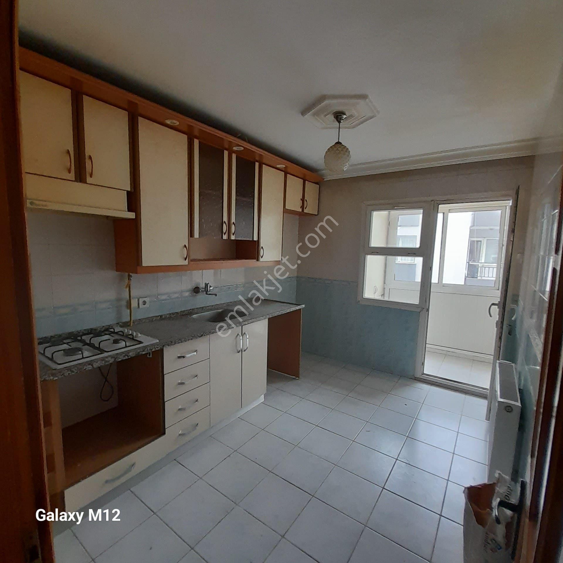 İzmir Buca Hastaneye Yakın Kiralık Daire Ay&na Gayrimenkul'den 3+1 Doğalgazlı Bakımlı Kiralık Daire