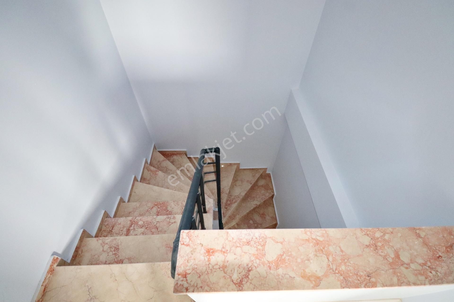 Altınoluk Merkezde Satılık 3+1 Ters Dubleks Daire - Görsel 27