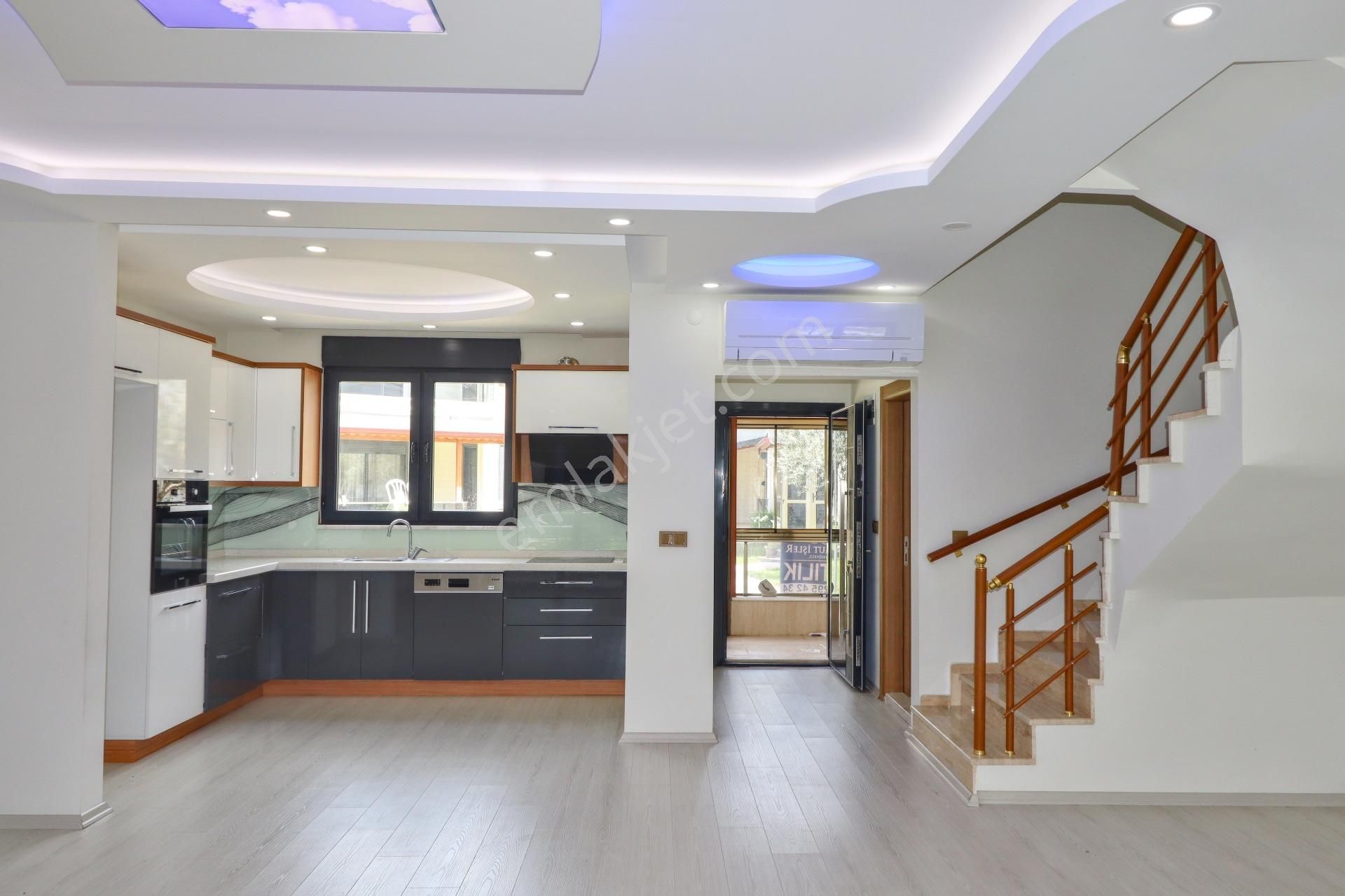 Güre'de Denize Sıfır Sitede Satılık 3+1 Lüks Villa - Görsel 29