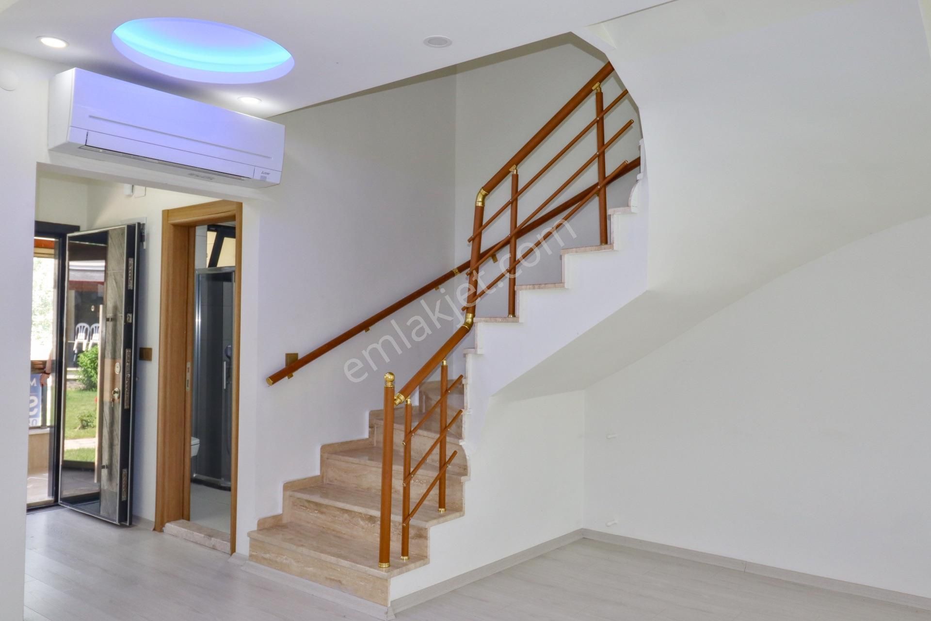 Güre'de Denize Sıfır Sitede Satılık 3+1 Lüks Villa - Görsel 33