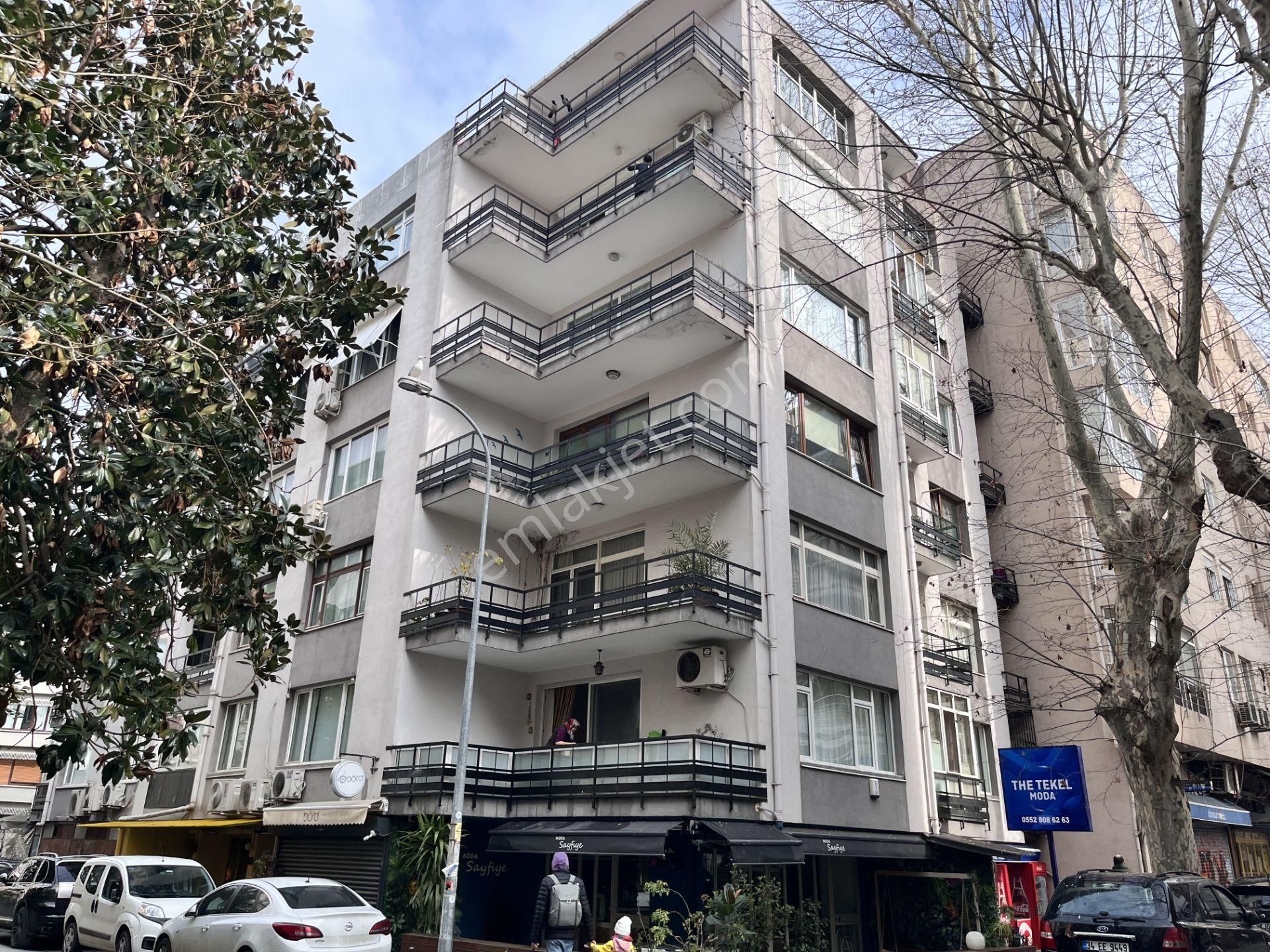 Kadıköy Moda Meydanda 155 M2 3+1 Emsalsiz Konumda Satılık Daire