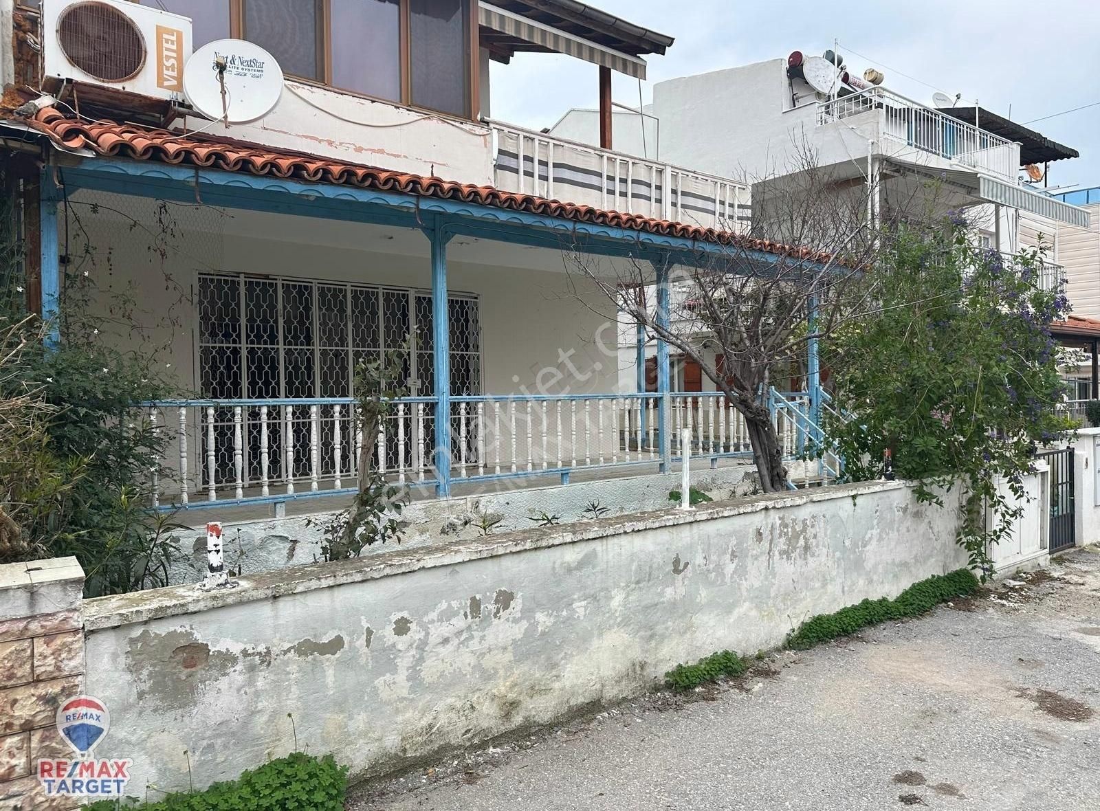 Urla Denizli Satılık Daire Urla Çeşmealtı Denıze 100m (full Tadılat Gerektıren) Yatırımlık