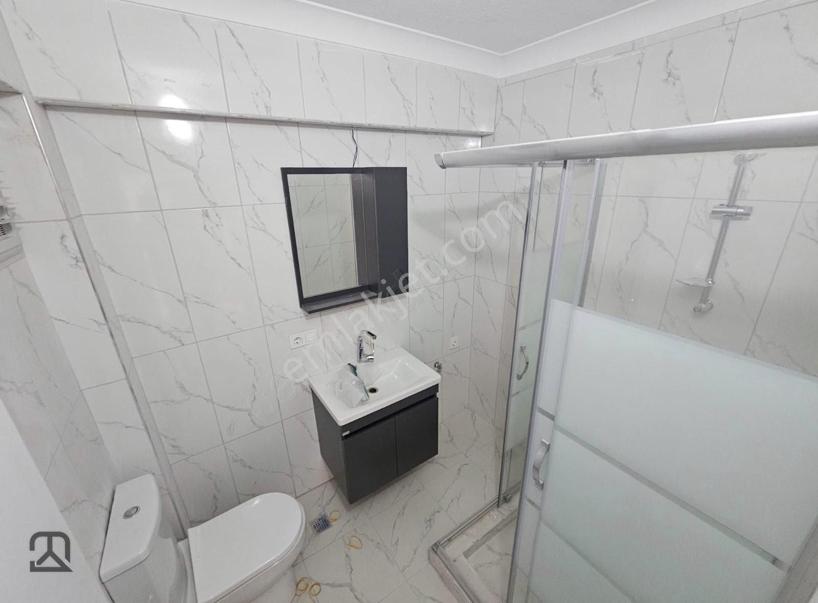 Gölcük İhsaniye Merkez Kiralık Daire Emlak Yatırım'dan İhsaniye Mah . Ara Kat 3+1 Kiralık Daire