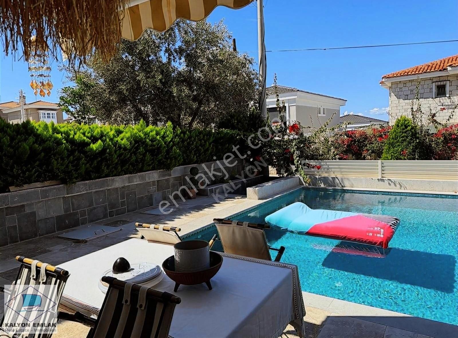 Çeşme Yalı Satılık Villa Çeşme Yalı Da Satılık Havuzlu 2+1 Denize Yakın Villa