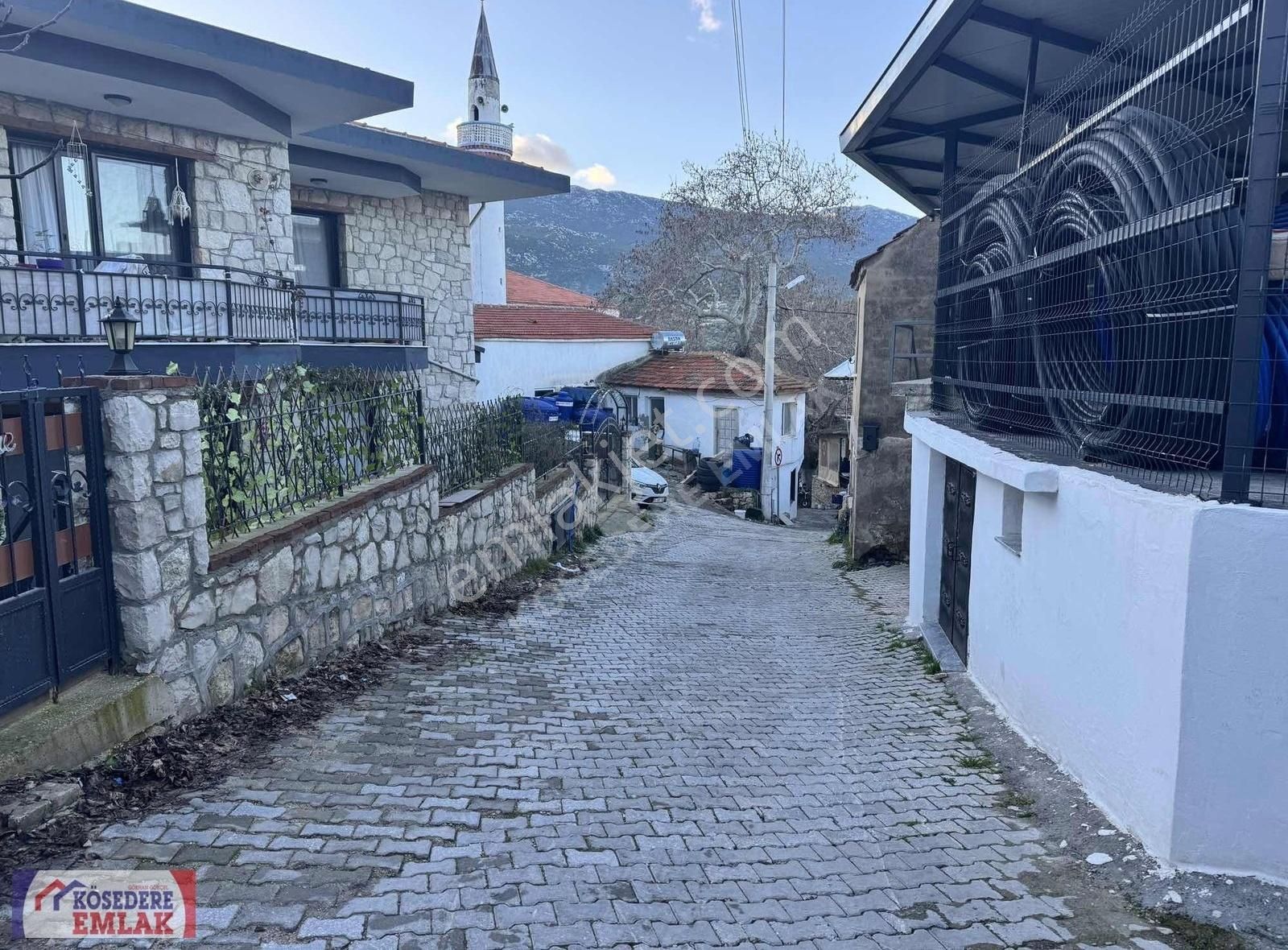 Karaburun Eğlenhoca Satılık Konut İmarlı Eğlenhoca Mahallesinde 193 M2 İmarlı Arsa