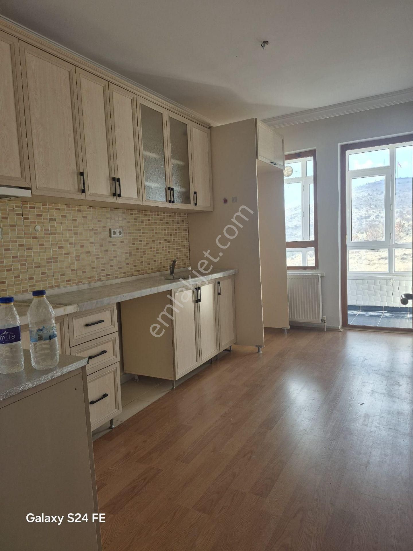 Keçiören Kafkas Satılık Daire Kafkaslarda Site İçerisinde Katta Çift Balkon Çift Banyolu 3+1 Daire