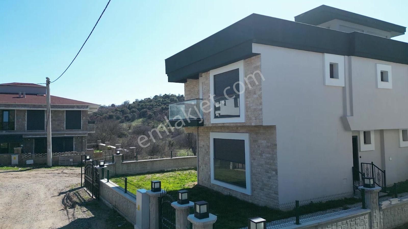 Dikili Uzunburun Satılık Villa **dikili Uzunburun’da Doğal Yaşamın İçinde 3+1 Şık Modern Villa**