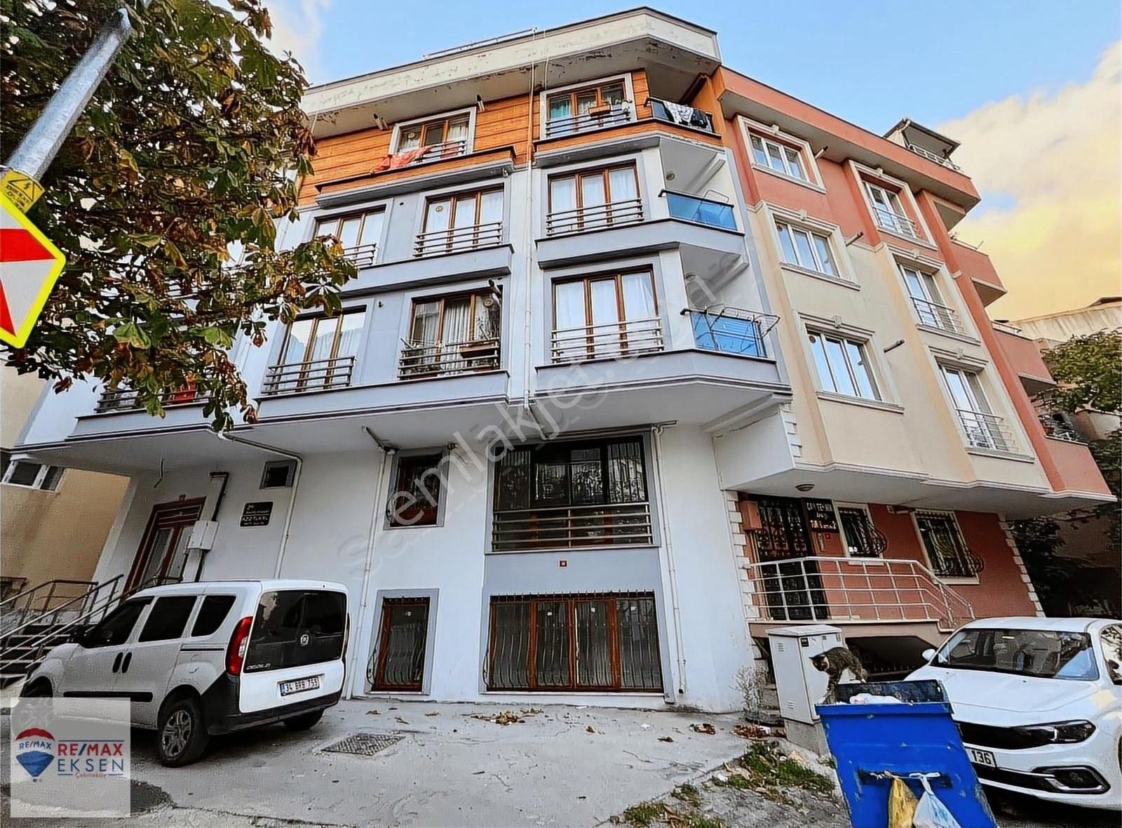 Üsküdar Cumhuriyet Kiralık Daire Cumhuriyet'te 8 Yaşında Kat Mülkiyetli Ters Dubleks Boş Daire