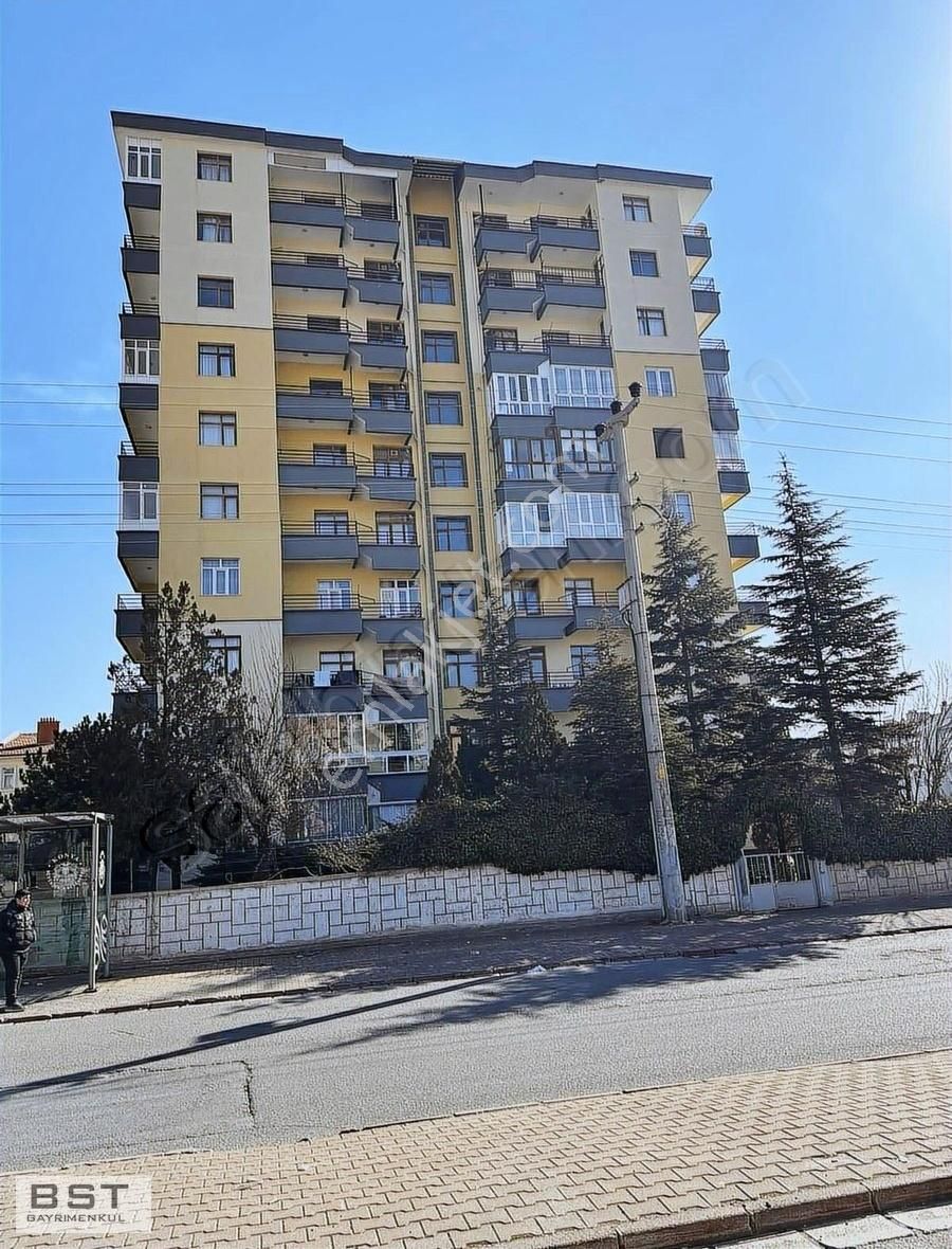 Selçuklu Bosna Hersek Satılık Daire Bosnahersek Mh Bölmeli 3+1 135 M2 Bakımlı Arakat Daire