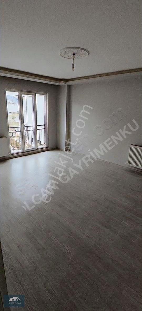 İznik Eşrefzade Kiralık Daire Ana Cadde Üzeri Zincir Market Üstü Site İçerisinde Bakımlı 3+1