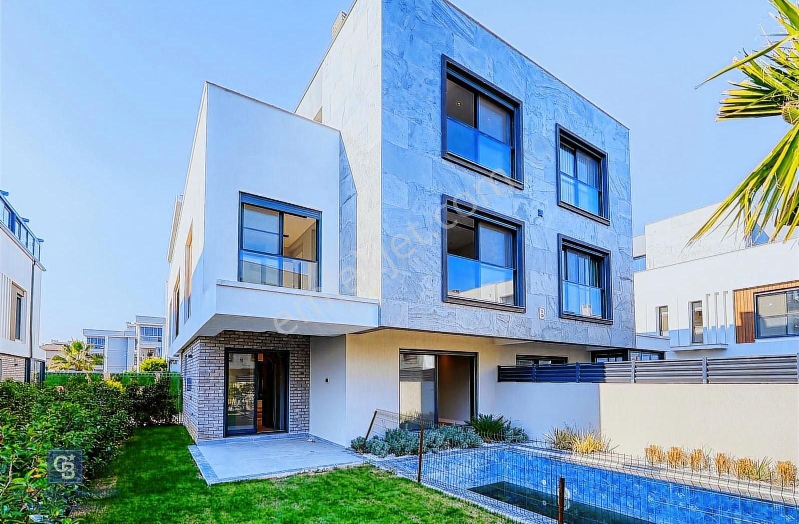 Menderes Cüneytbey Satılık Villa Menderes Sistem Prestij Villalarında 4+1 Villamız Satılıktır