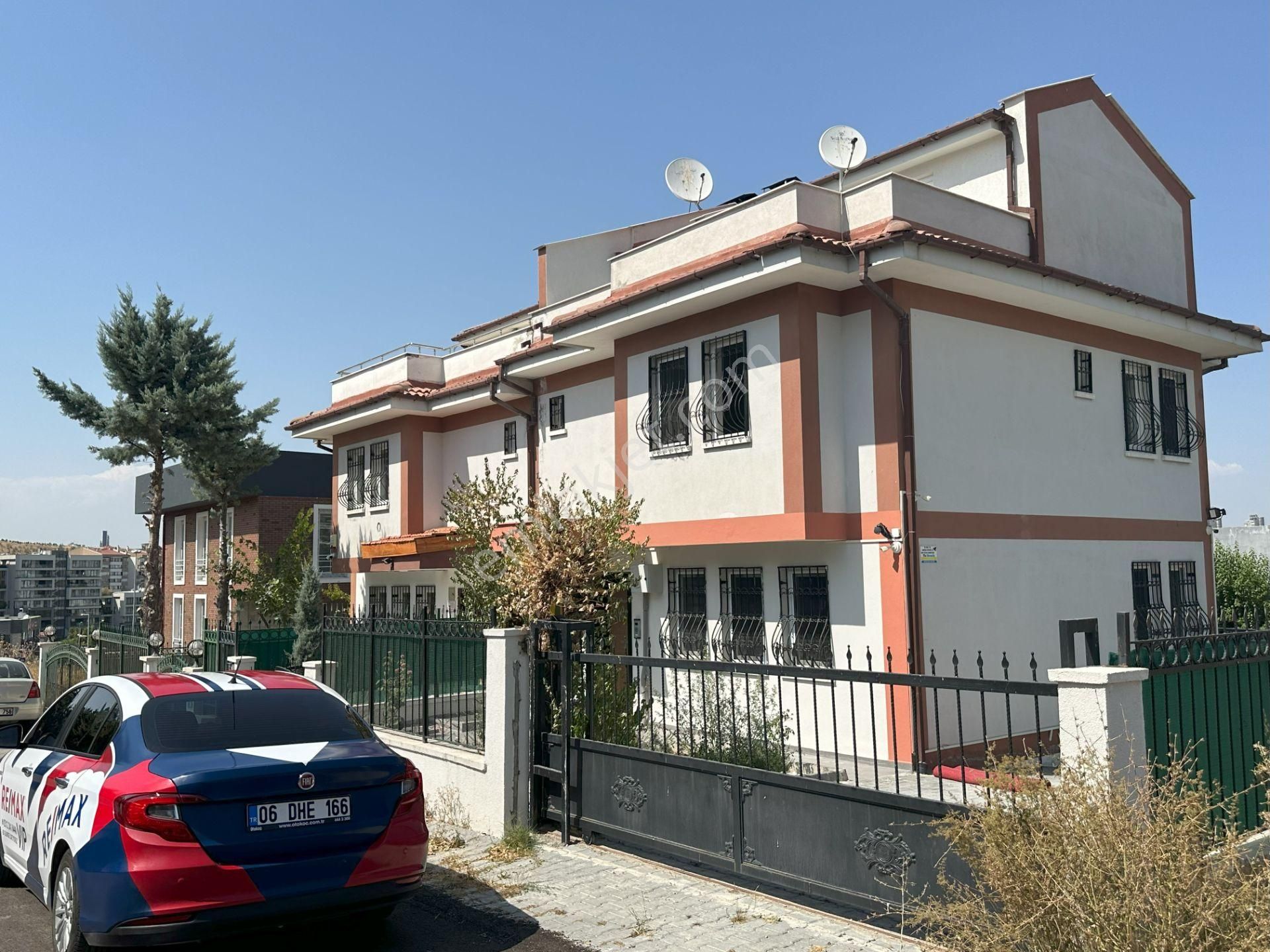 Çankaya Alacaatlı Satılık Villa Çayyolu Güven Hastanesı Arkasında 4+2 Satılık Villa