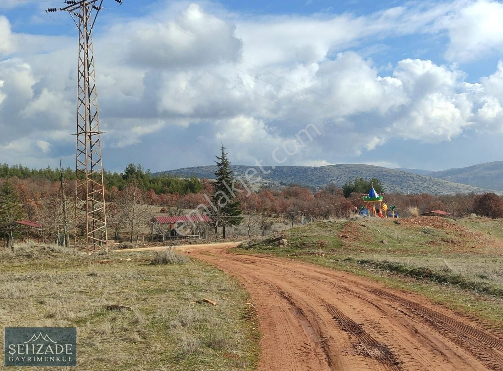 Bekilli Üçkuyu Satılık Tarla Şehzade'den Bekilli Üçkuyu Köyünde Satılık Tarla