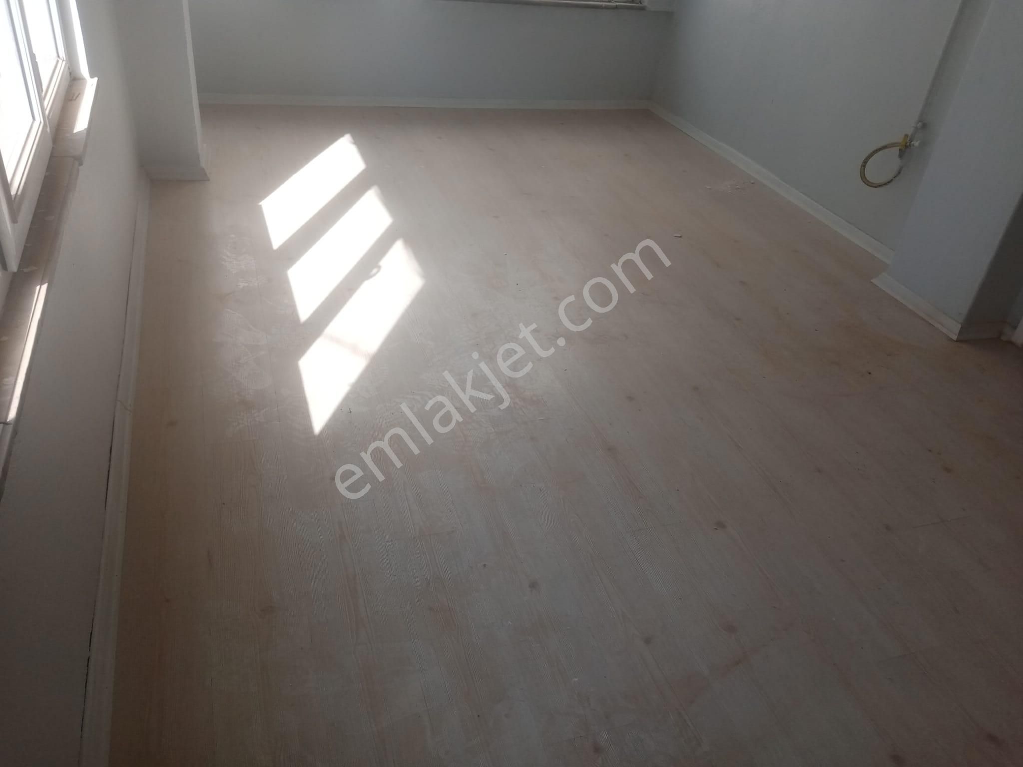 Birlik Caddesinde 2+1 Satılık Daire - Görsel 14