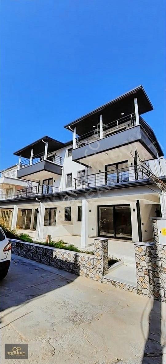 Kuşadası Davutlar Satılık Villa Davutlar Sahil Sitelerinde Denize 100 Metre 4+1 Villa