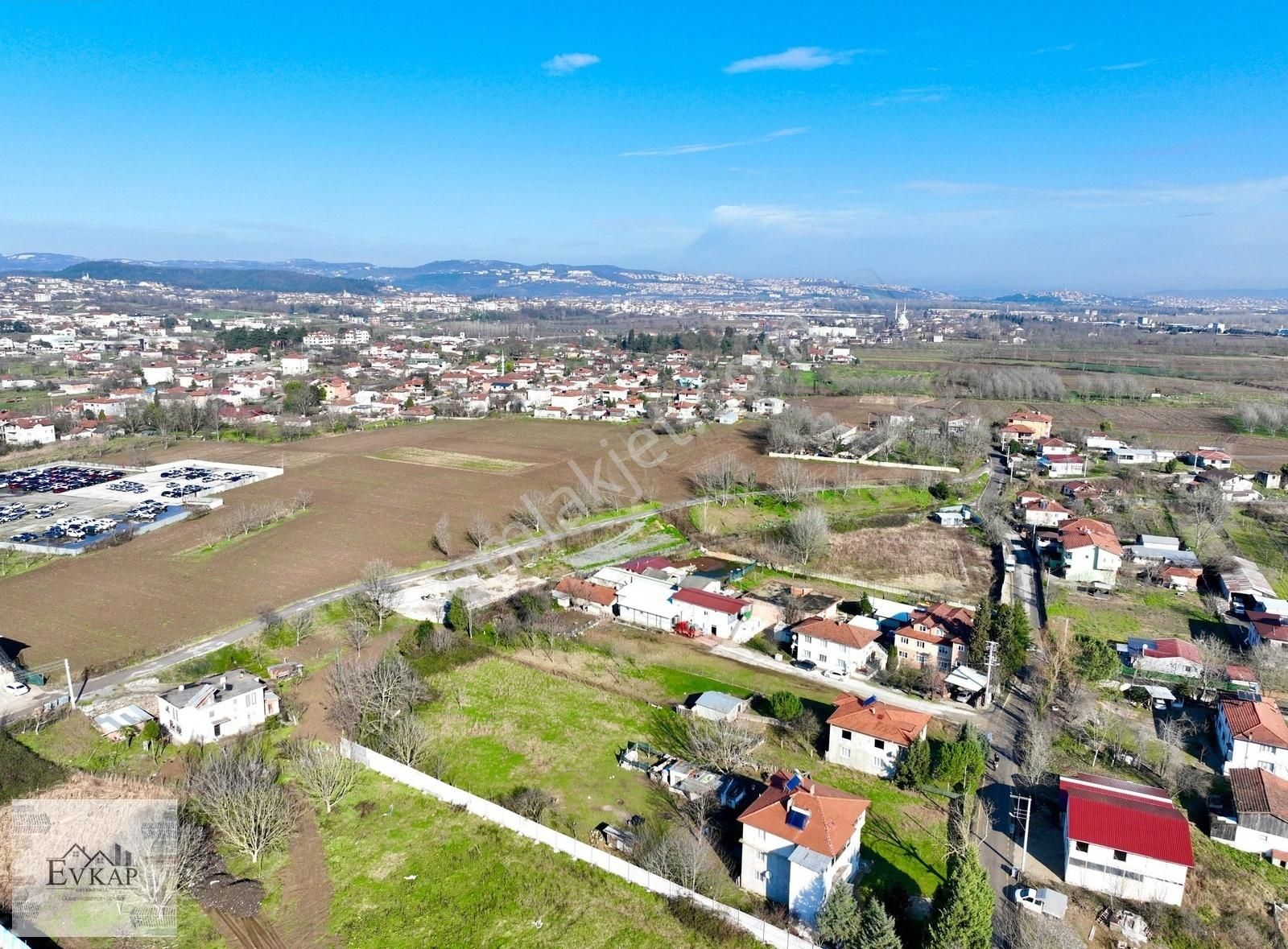 Arifiye Yukarıkirazca Satılık Müstakil Ev Yukarıkirazca'da 1.528 M2 Arsa İçerisinde Satılık Müstakil Ev