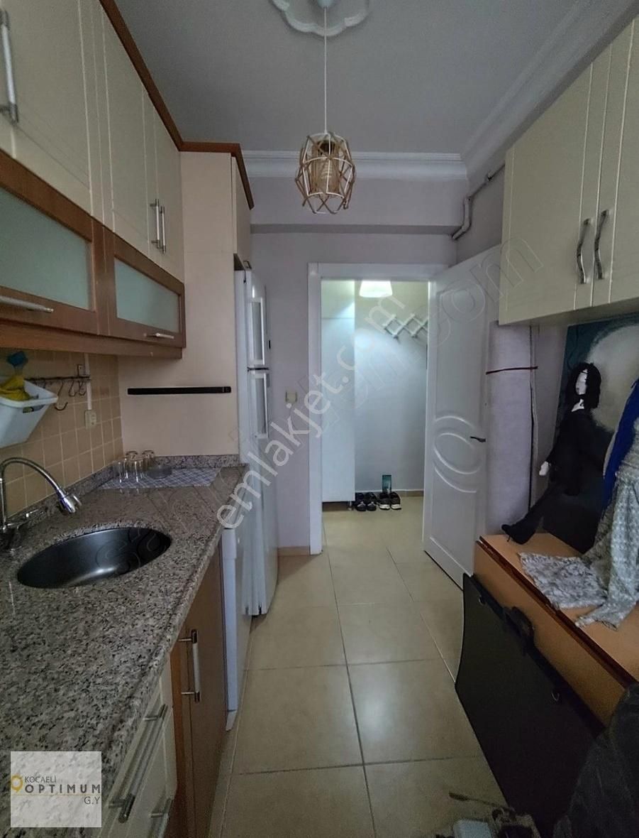 Ümraniye Armağanevler Satılık Daire Ümraniye Armağanevler'de Butik Sitede Satılık Eşyalı 2+1 Daire