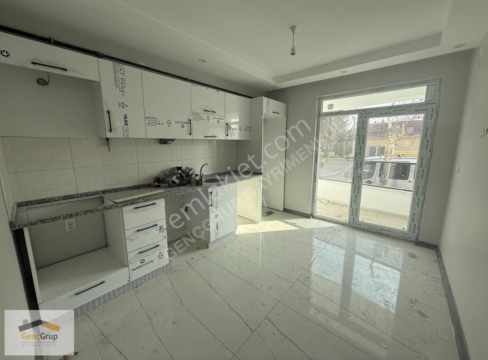 Tepebaşı Esentepe Satılık Daire *genç Grup* Park Manzaralı,cadde Üzeri,çok Geniş Balkon'lu 2+0.