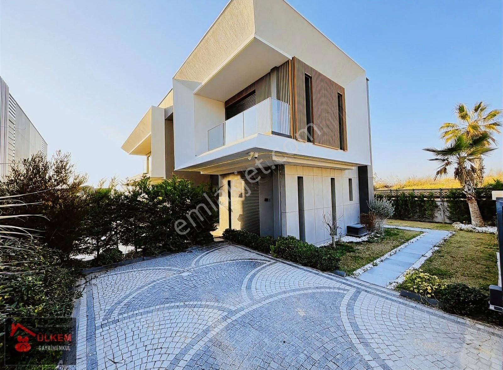 Kuşadası Soğucak Satılık Villa Kuşadası Deniz Mnz Müstakil Özel Havuzlu 5+1 Ultra Lüks Villa